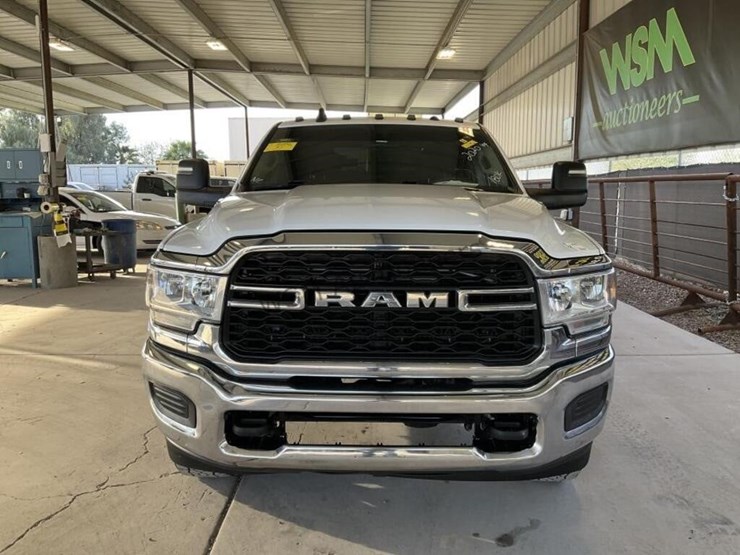 2020-dodge-2500-image-3