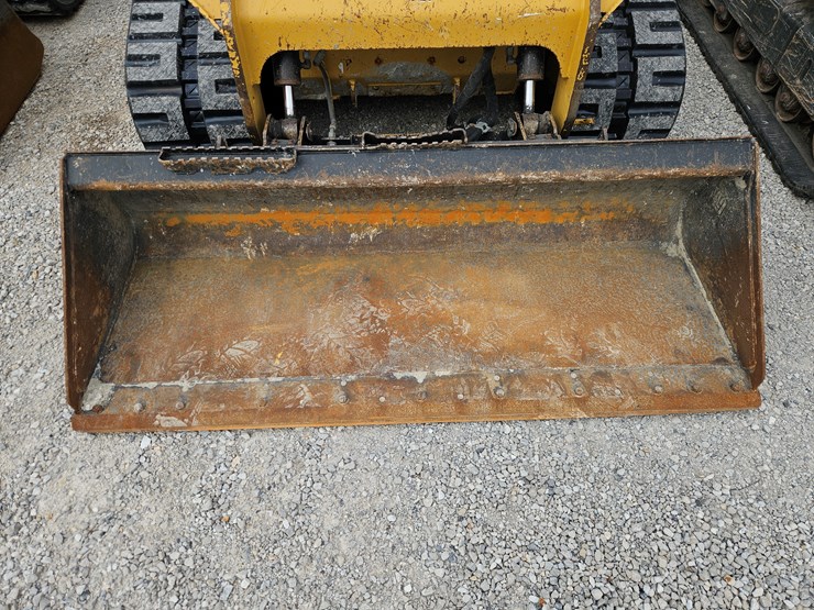 2022-caterpillar-279d3-image-3