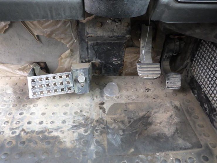 2005-caterpillar-740-image-37