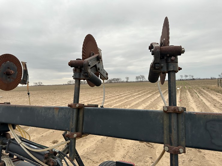 #38849-•-yetter-76"-twin-row-knife-applicator-image-39