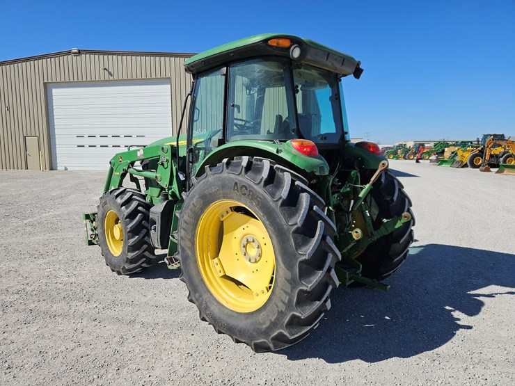 2015-john-deere-6105e-image-14