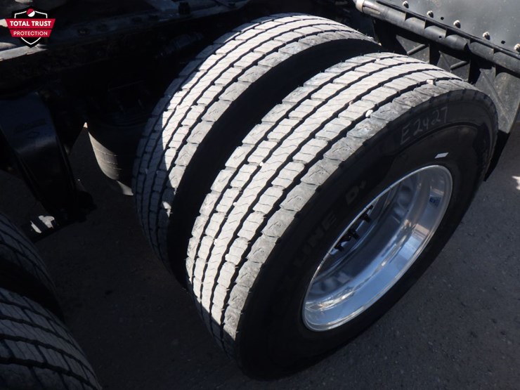 2022-freightliner-cascadia-116-image-5