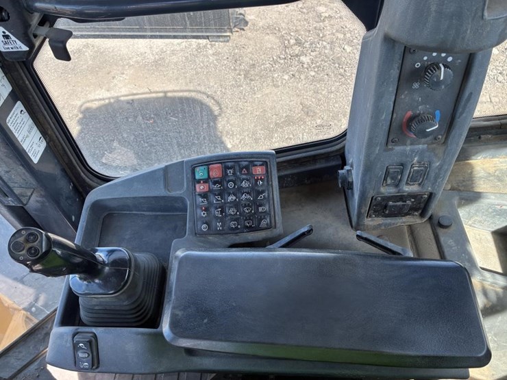 2018-deere-624-p-tier-image-24