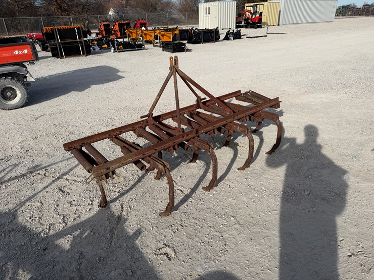 #210199-•-massey-ferguson-chisel-image-2