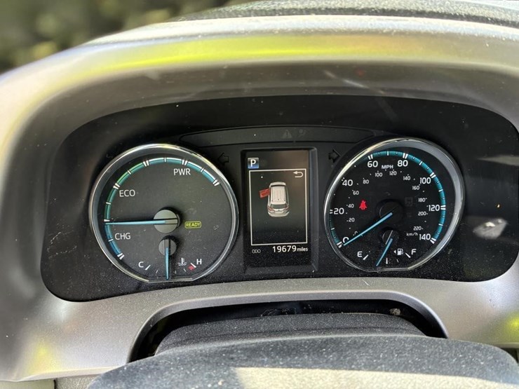 2016-toyota-rav4-image-17