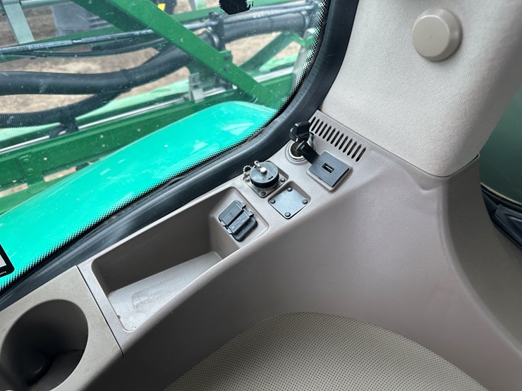 2021-john-deere-r4038-image-103