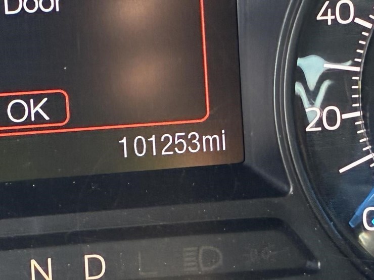 2017-ford-explorer-image-17