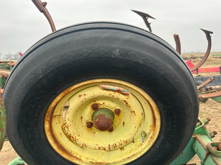 #40119-•-lot-of-(2)-7'-john-deere-cultivator-wings-image-6