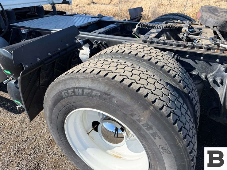 2017-freightliner-cascadia-125-image-23