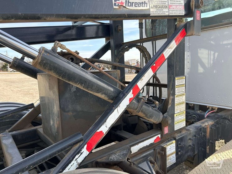 2015-peterbilt-337-image-34