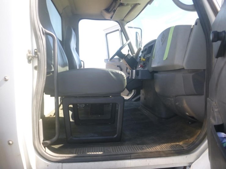 2008-international-7400-image-16