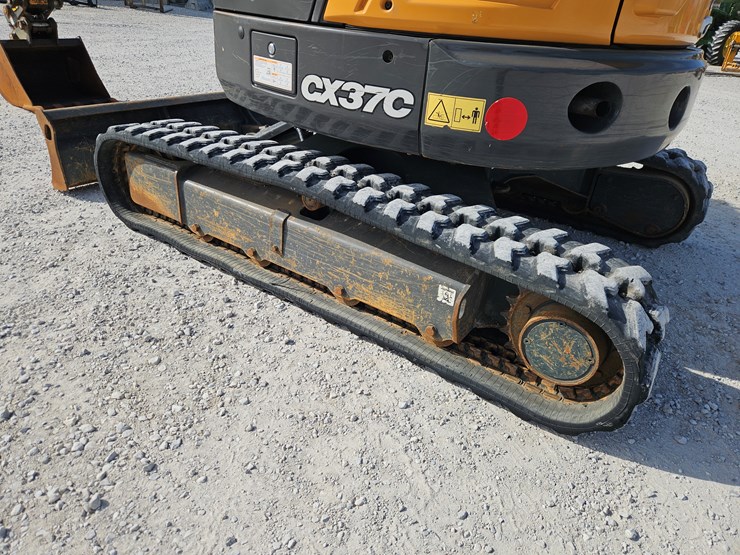 2019-case-cx37c-image-14