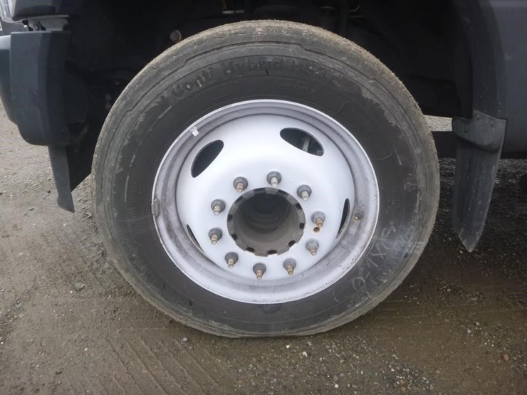 2022-ford-f550-image-26