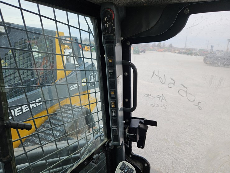 2012-new-holland-c238-image-11