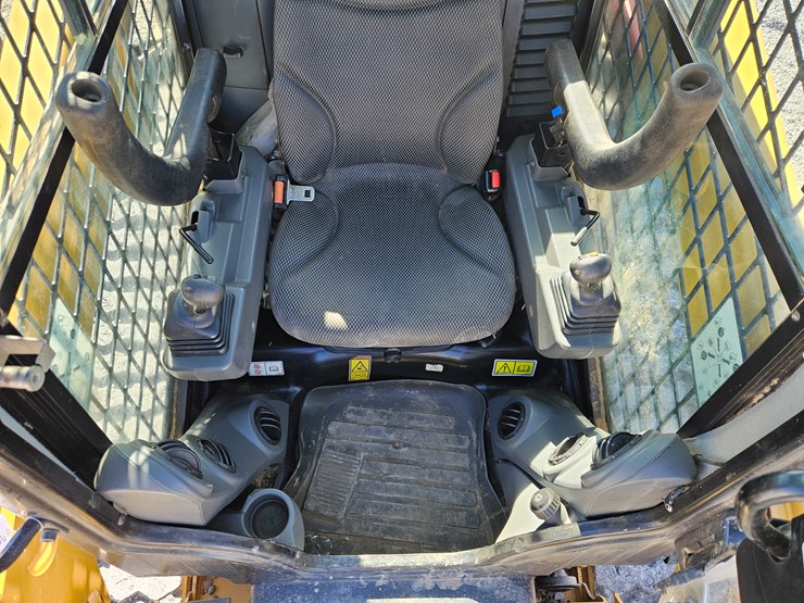 2021-caterpillar-259d3-image-10