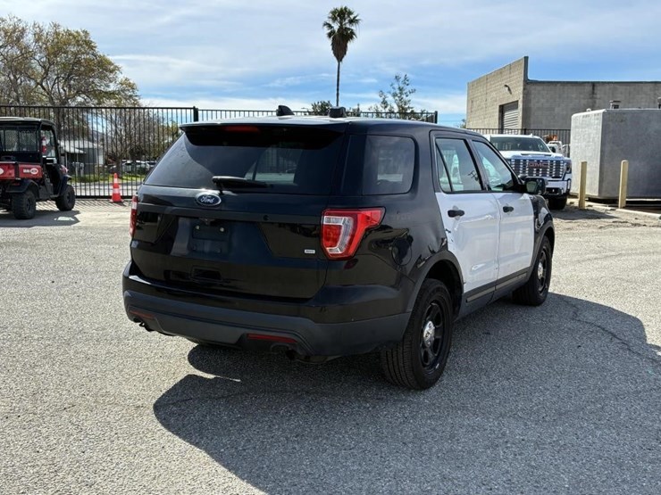 2017-ford-explorer-image-3