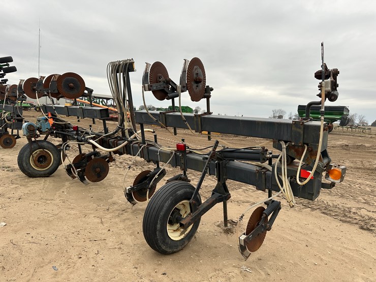 #38849-•-yetter-76"-twin-row-knife-applicator-image-3