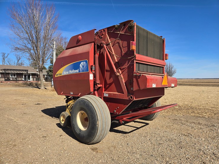 2010-new-holland-br7090-image-3