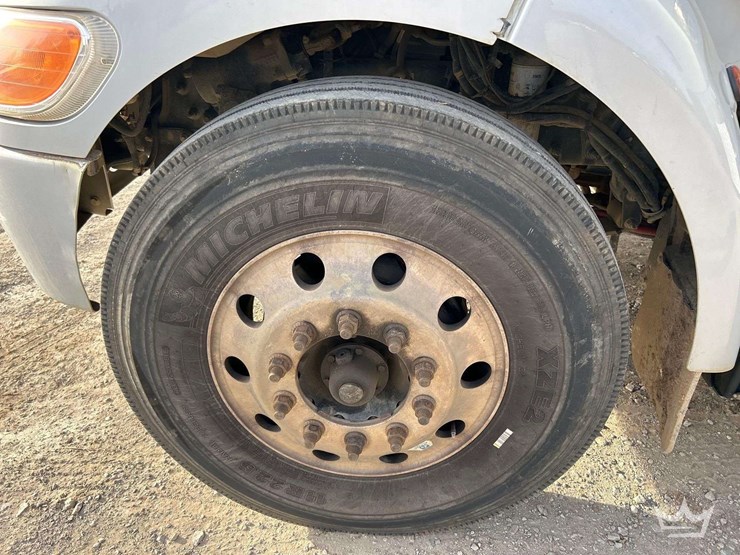 2015-peterbilt-337-image-36