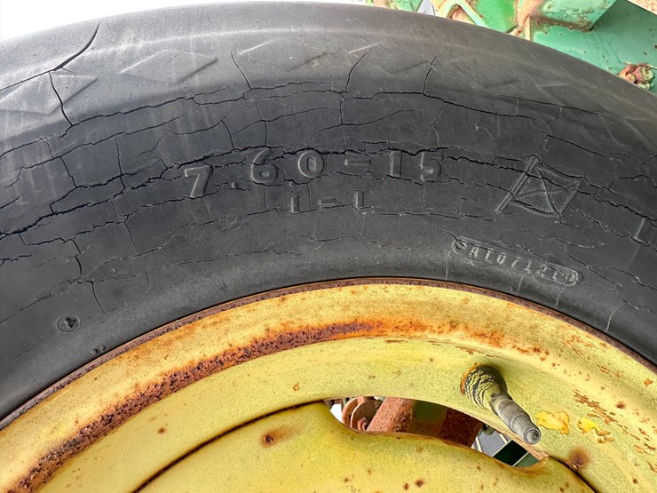 #40119-•-lot-of-(2)-7'-john-deere-cultivator-wings-image-5