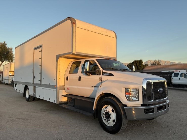 2016-ford-f650-xlt-image-2