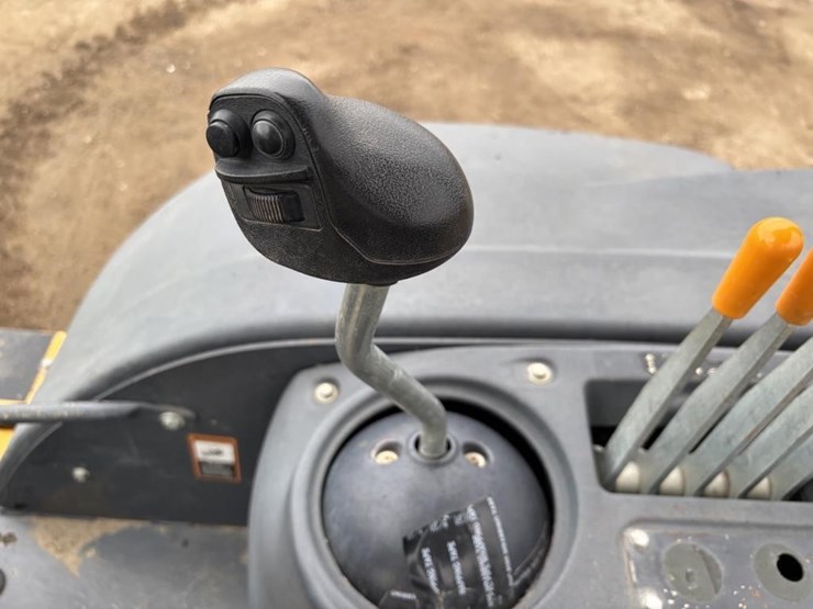 2018-deere-210lep-image-18