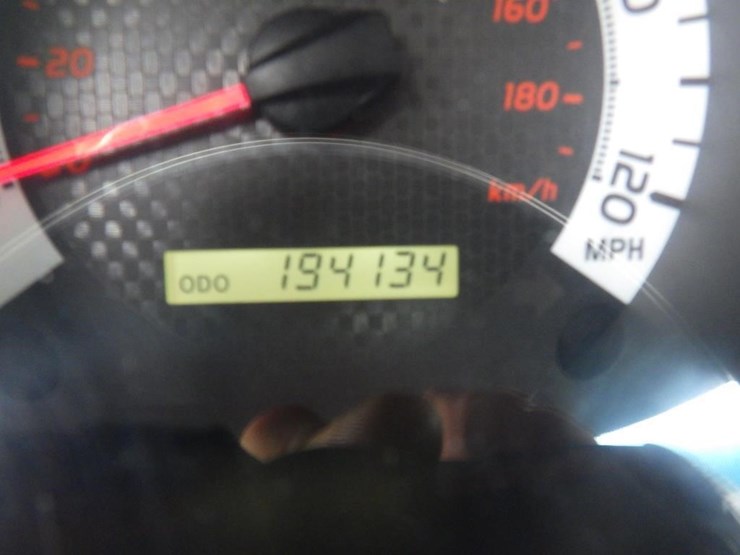 2013-toyota-tacoma-image-12