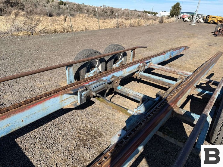 blueline-mfg.-16'-orchard-bin-trailer-image-14