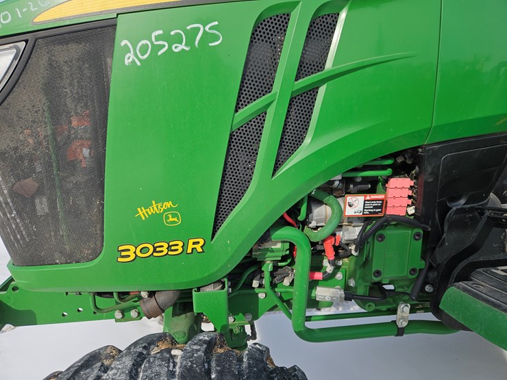 2017-john-deere-3033r-image-4
