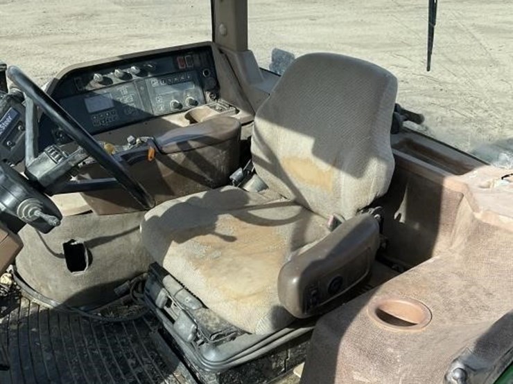 john-deere-8410t-image-23