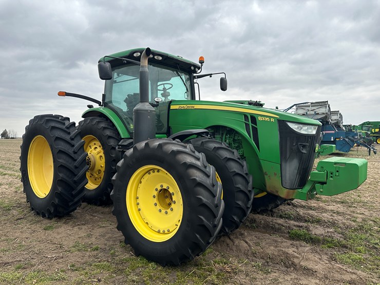 2012-john-deere-8335r-image-2