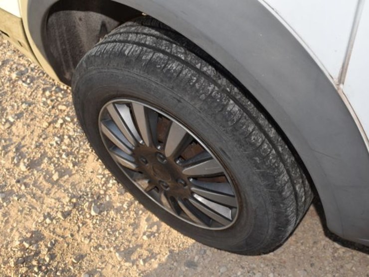 2010-ford-transit-image-10