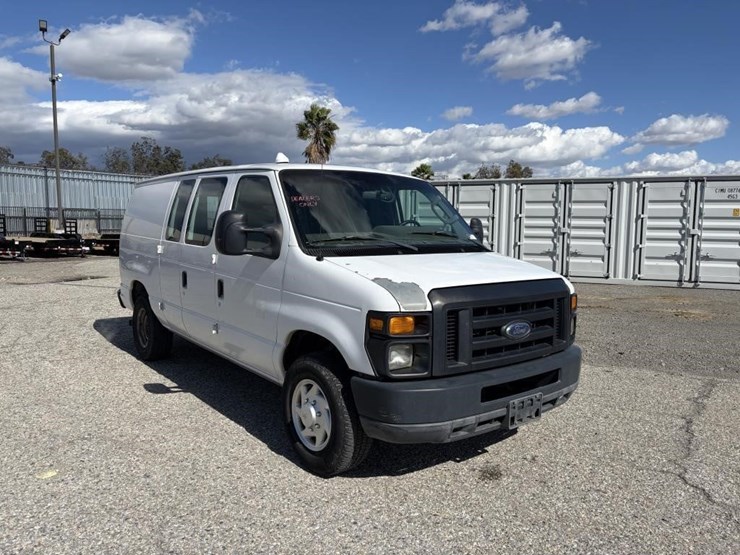 2011-ford-e350-image-2
