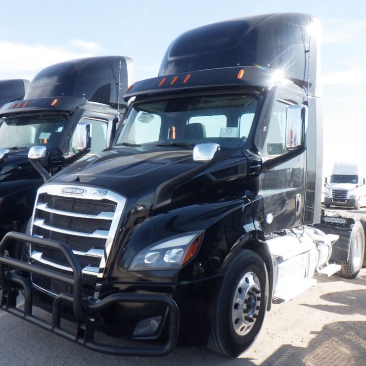 2022 FREIGHTLINER CASCADIA 116