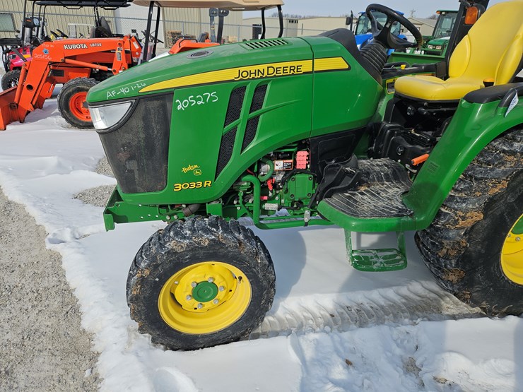 2017-john-deere-3033r-image-3