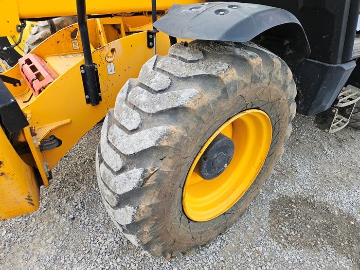 2017-jcb-510-55tc-image-6