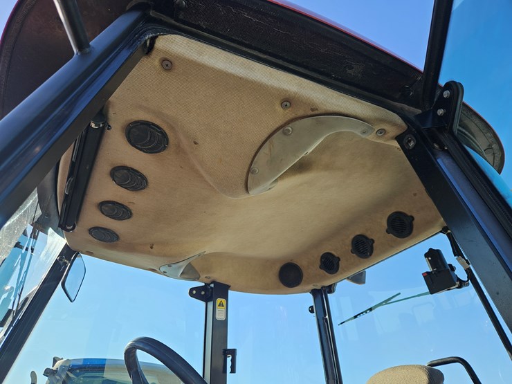 2012-case-ih-farmall-125a-image-15