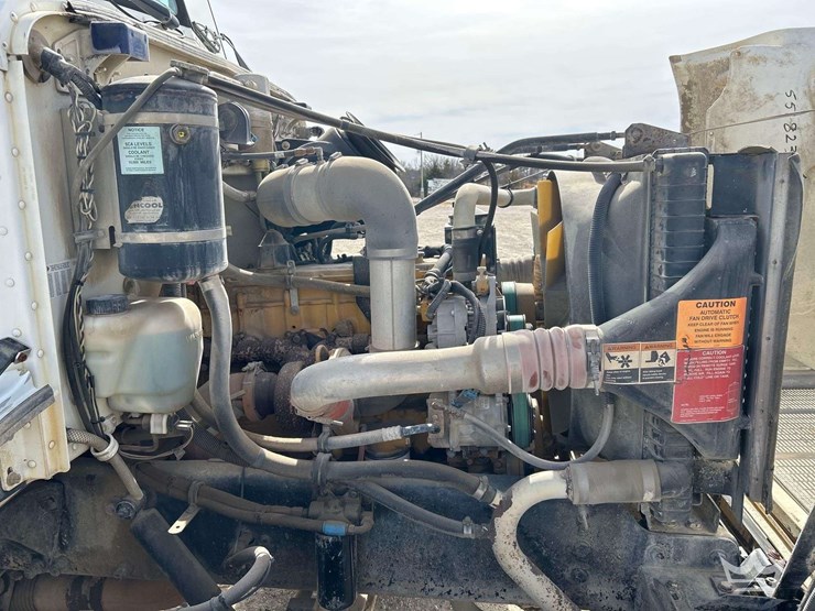 2001-peterbilt-330-image-11