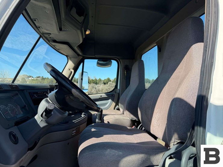 2017-freightliner-cascadia-125-image-55