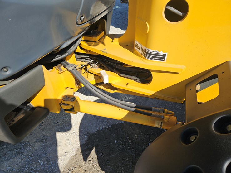 2013-deere-204k-image-7