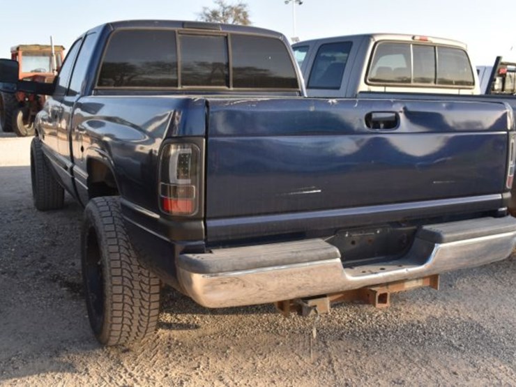 2001-dodge-2500-image-3