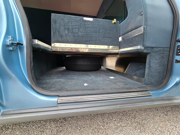 2004-cadillac-eagle-ultimate-hearse,-eagle-coachbuilders,-hearse-collector-special-image-31