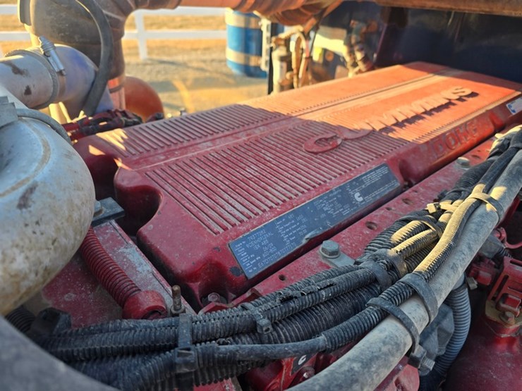 2010-peterbilt-367-image-13