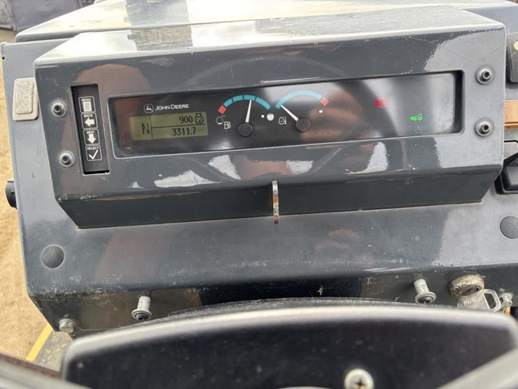 2017-deere-210l-image-16