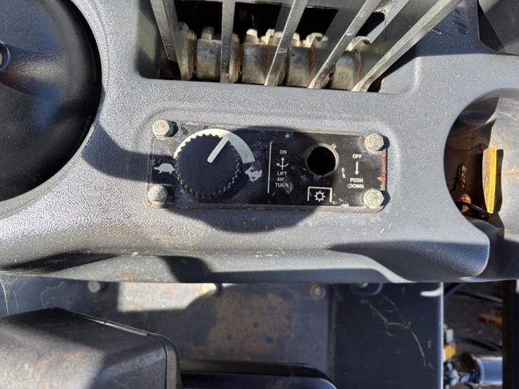 2017-deere-210lep-image-38