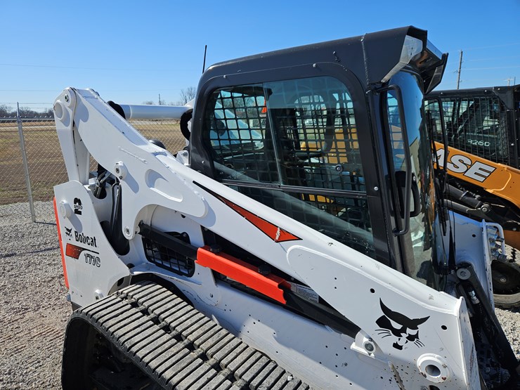 2022-bobcat-t770-image-13
