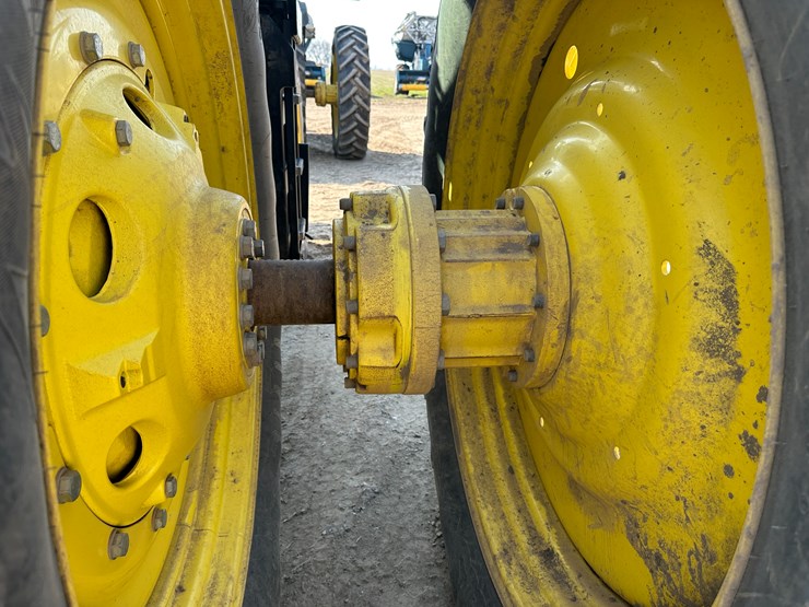 2023-john-deere-8r-250-image-13