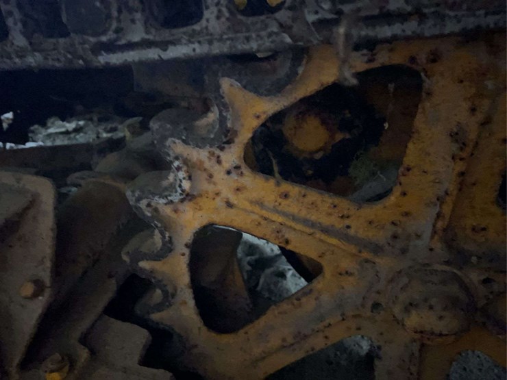 caterpillar-fifteen-image-40