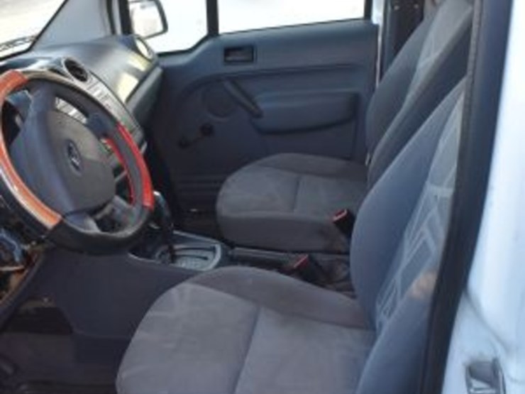2010-ford-transit-image-4