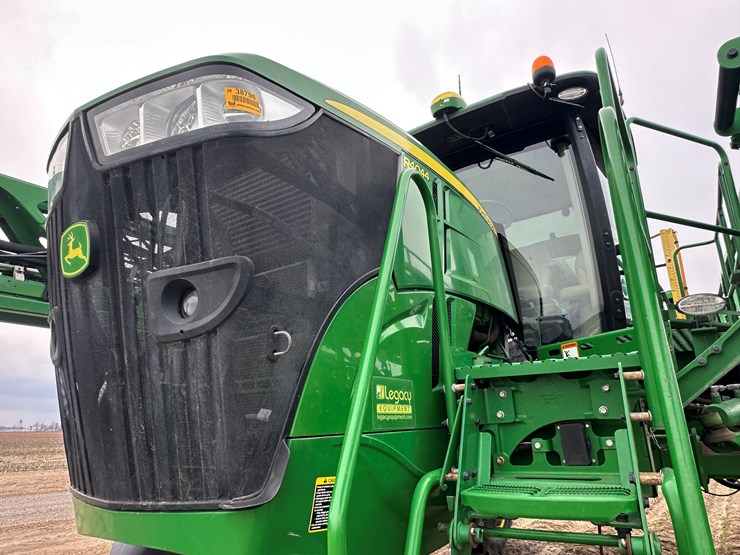 2021-john-deere-r4044-image-56